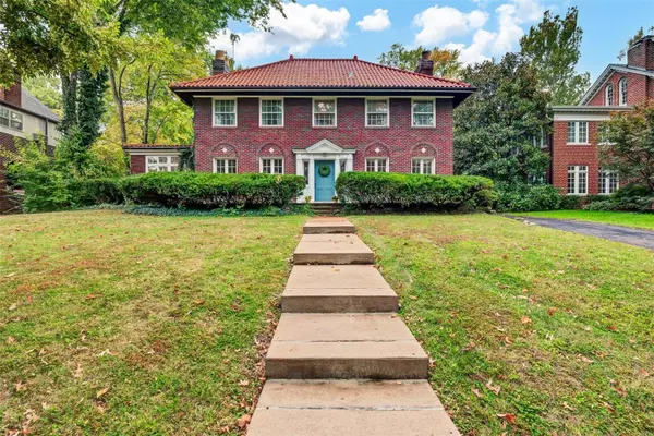 St Louis, MO 63130,7060 Maryland AVE