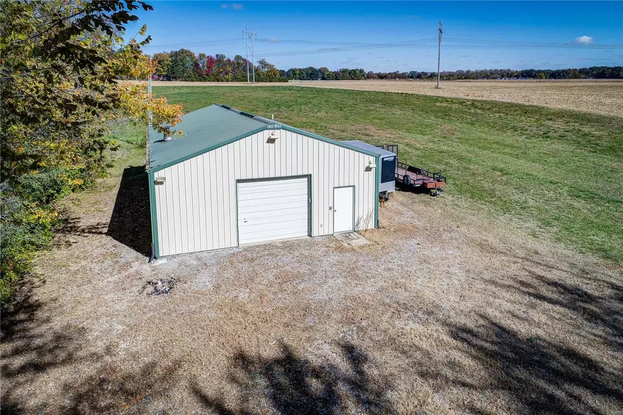 6908 Roachtown RD, Millstadt, IL 62260