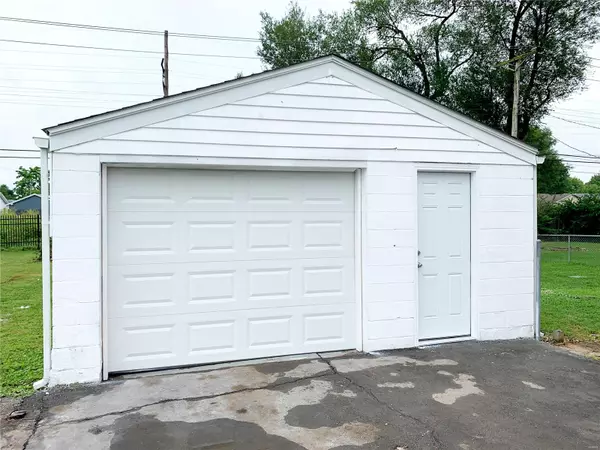 East Alton, IL 62024,132 Victory DR