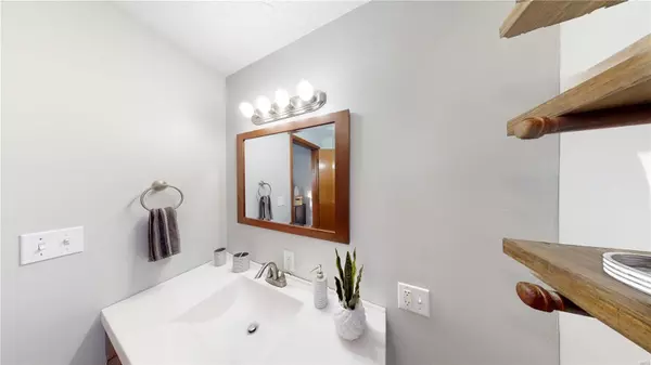 Bartelso, IL 62218,102 S Washington ST