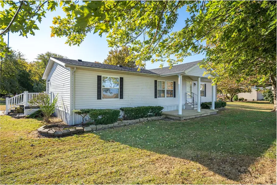 11767 Macoupin AVE, Litchfield, IL 62056