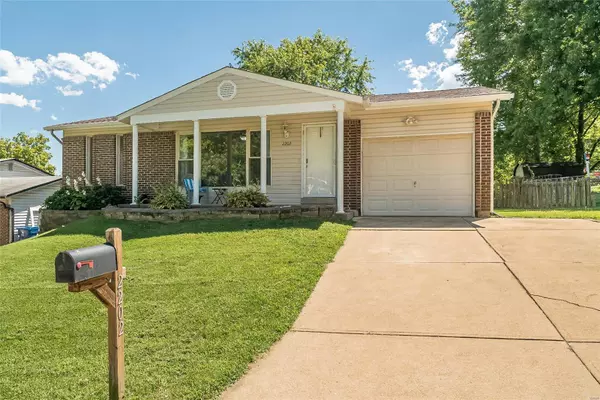 2202 country forest, Imperial, MO 63052