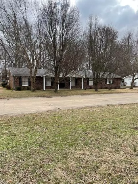 1 Hackberry DR, Sikeston, MO 63801