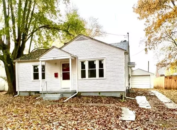 207 E Alton ST, Nashville, IL 62263