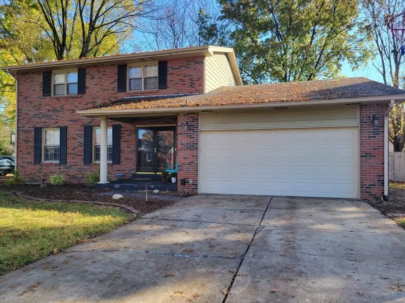 5301 Shannon DR, Godfrey, IL 62035