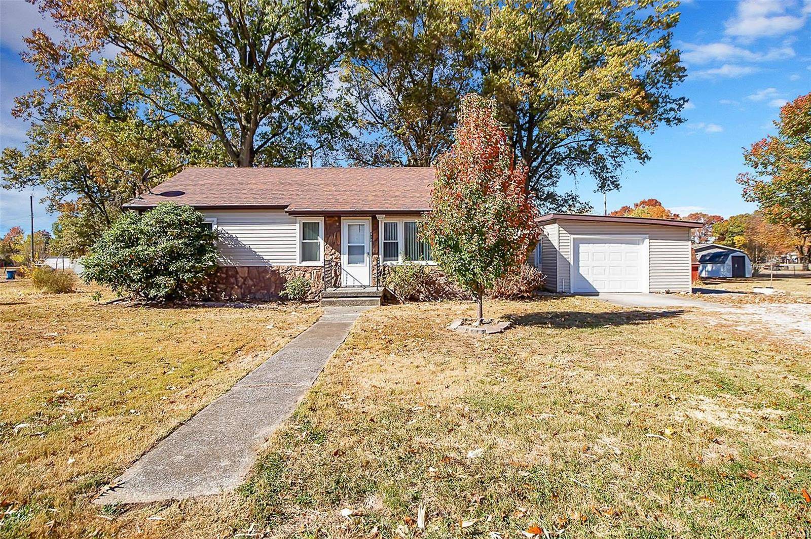 520 Ervin,  Vergennes,  IL 62994
