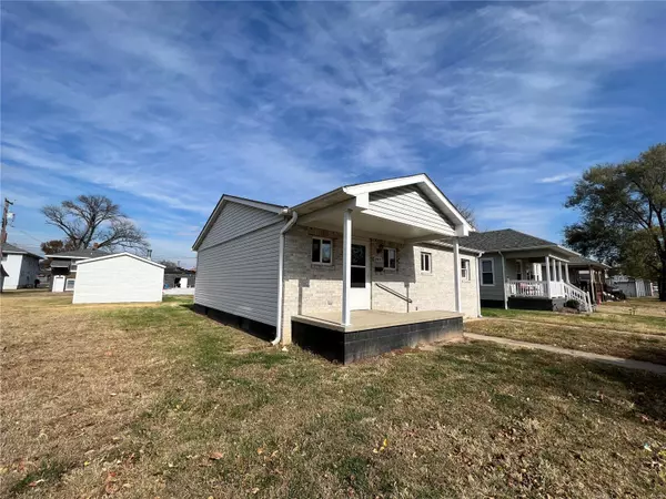 East Alton, IL 62024,307 Grand AVE