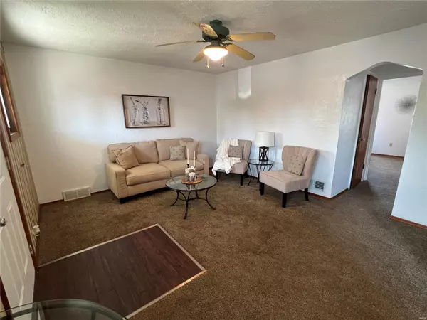 East Alton, IL 62024,307 Grand AVE