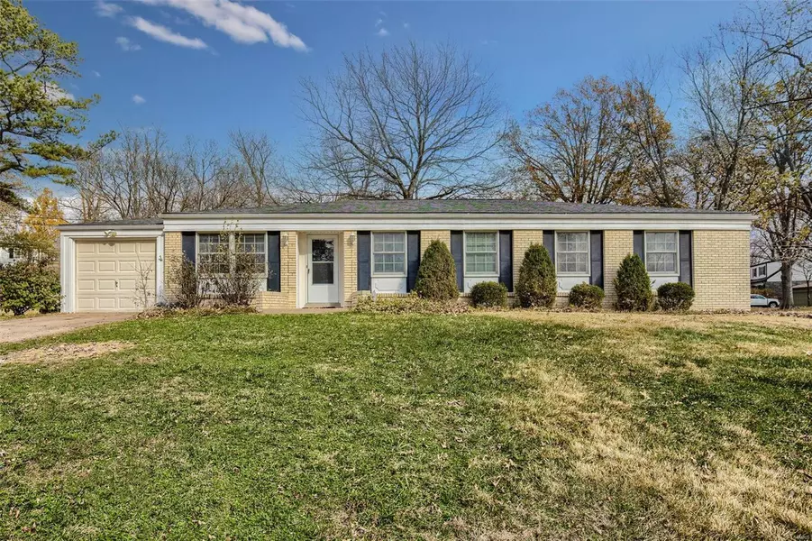 13001 Cannes DR, St Louis, MO 63141