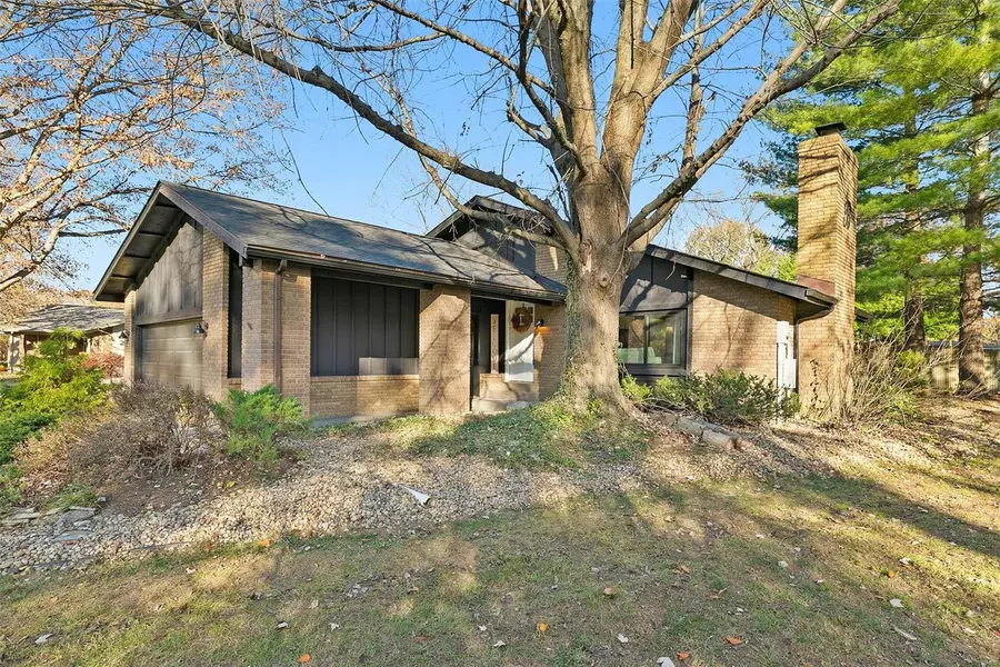 33 Norspur RD, Glen Carbon, IL 62034