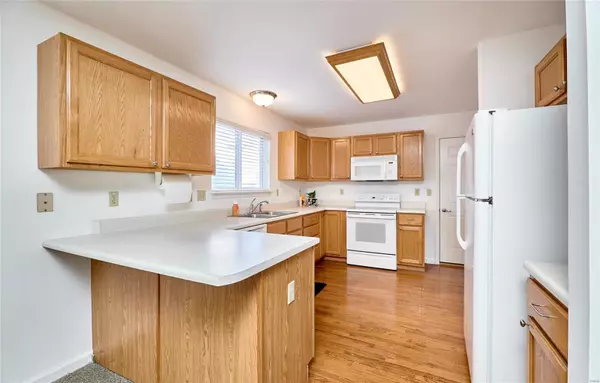 Fenton, MO 63026,911 Shadow Pine DR