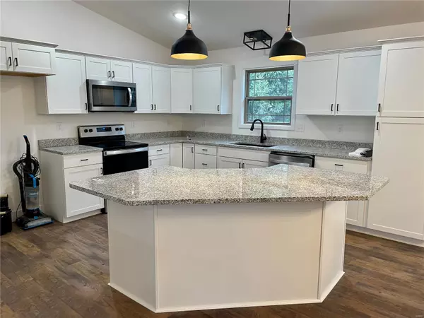 Highland, IL 62249,1120 Tulip LN