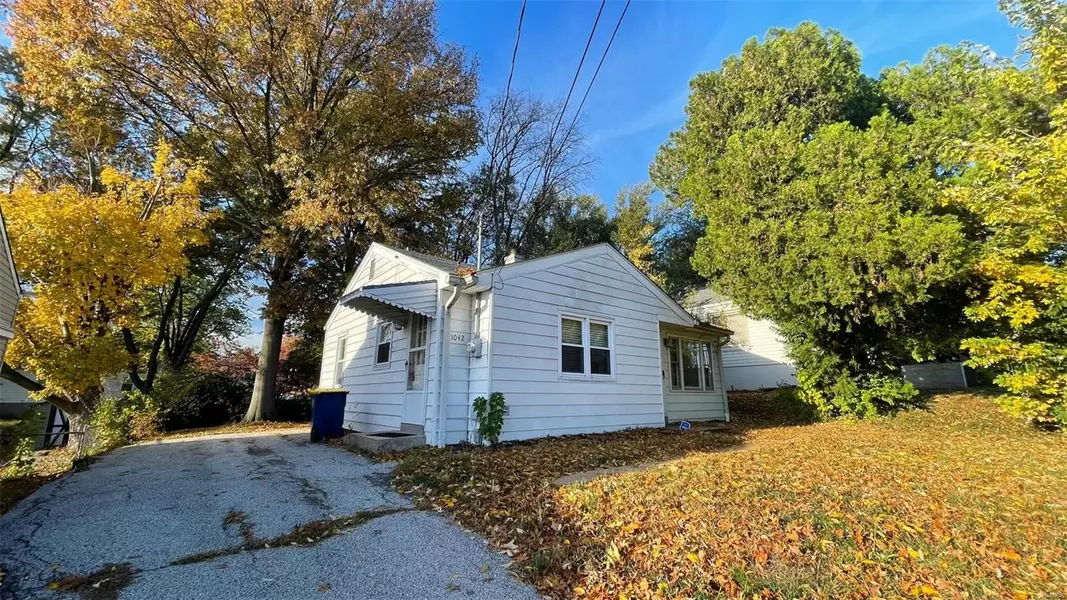 11042 Old Saint Charles RD, St Ann, MO 63074