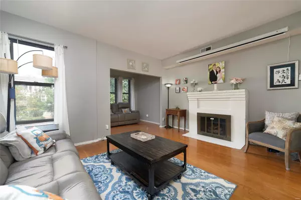 St Louis, MO 63112,5548 Waterman BLVD #2E