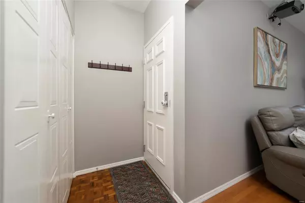 St Louis, MO 63112,5548 Waterman BLVD #2E