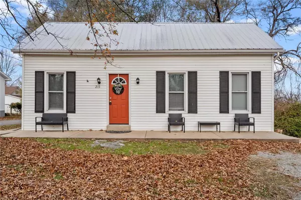 Winfield, MO 63389,215 W Walnut ST