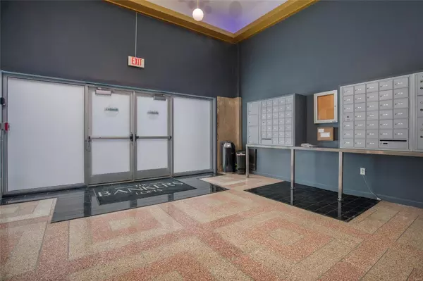 St Louis, MO 63101,901 Washington Ave. #305