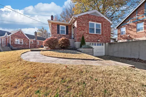 St Louis, MO 63117,7208 Arlington DR