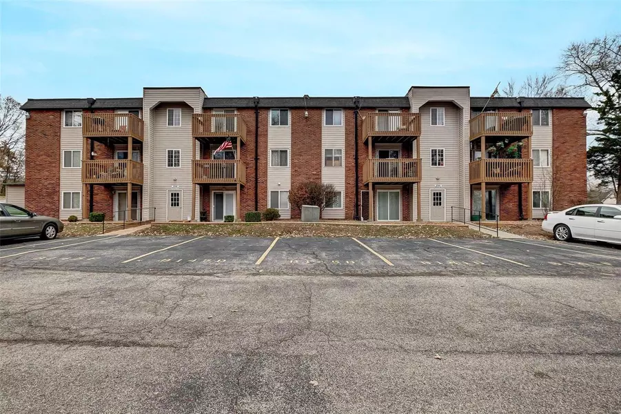 2741 Westphalia CT #B, St Louis, MO 63129