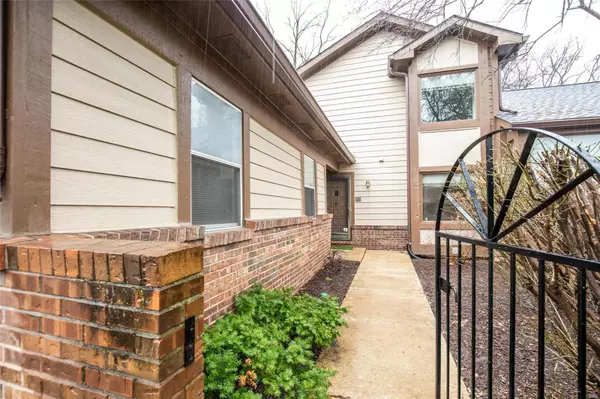 Creve Coeur, MO 63146,1046 Nobleman DR