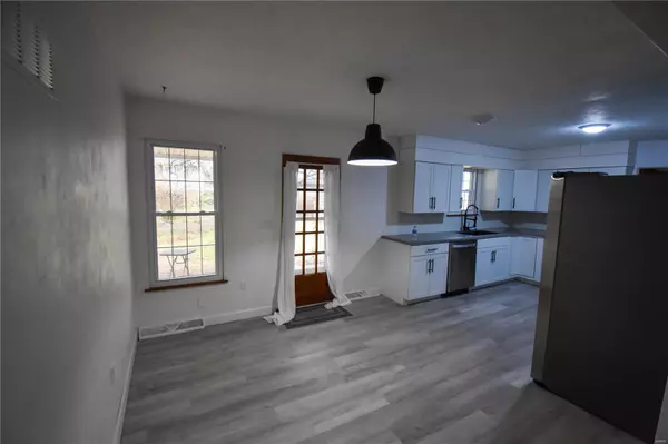 East Alton, IL 62024,810 Amherst DR