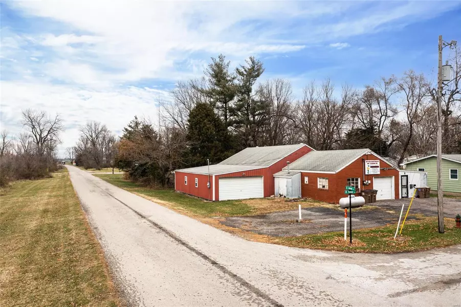 321 W Palmer, Litchfield, IL 62056