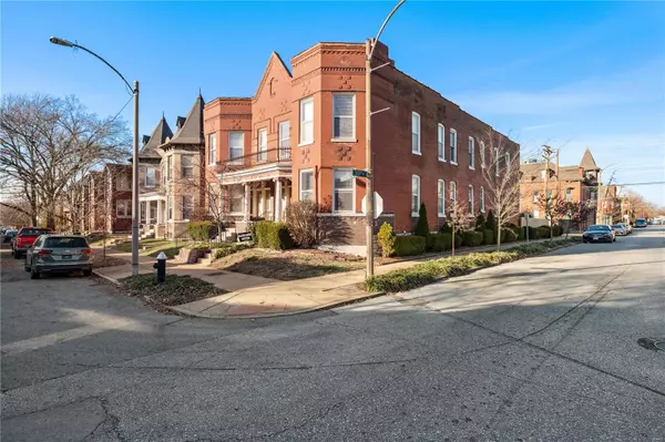 3901 Botanical AVE #E, St Louis, MO 63110