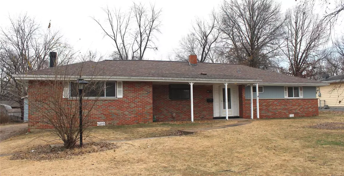 29 Kenwood DR, Hazelwood, MO 63042