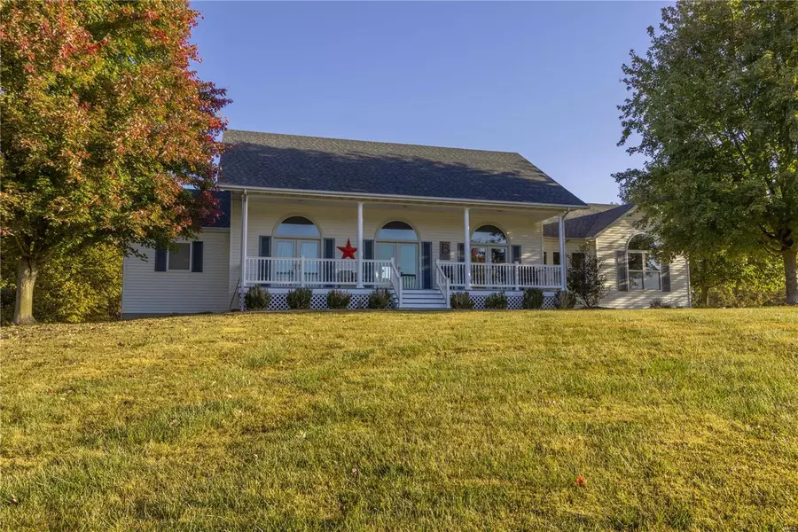 11401 Niggli RD, Alhambra, IL 62001