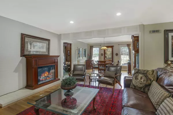 Frontenac, MO 63131,514 S Spoede RD