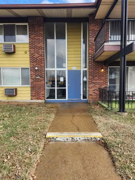 8725 Sieloff DR #C, Hazelwood, MO 63042