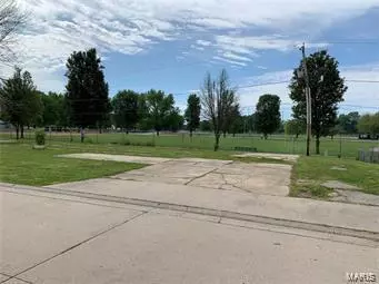 437 Parkside DR, Troy, IL 62294