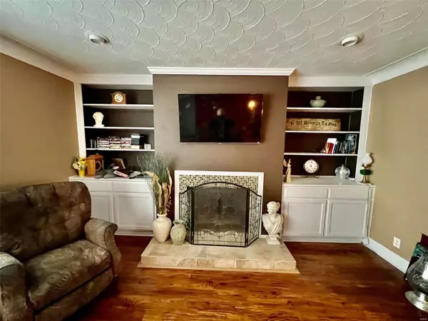 East Alton, IL 62024,541 Sullivan ST