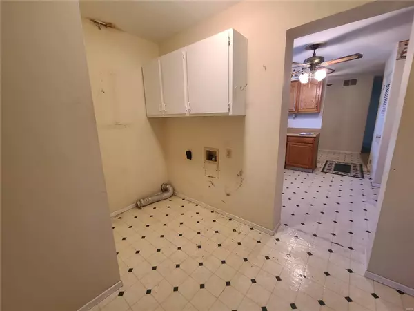 Sikeston, MO 63801,902 S Prairie Ave
