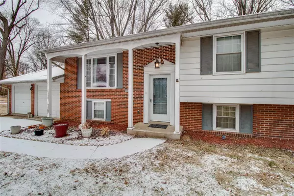 Godfrey, IL 62035,1302 Sir Galahad LN