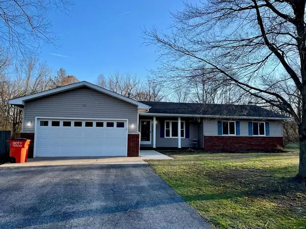 1714 Doe Run DR, Vandalia, IL 62471