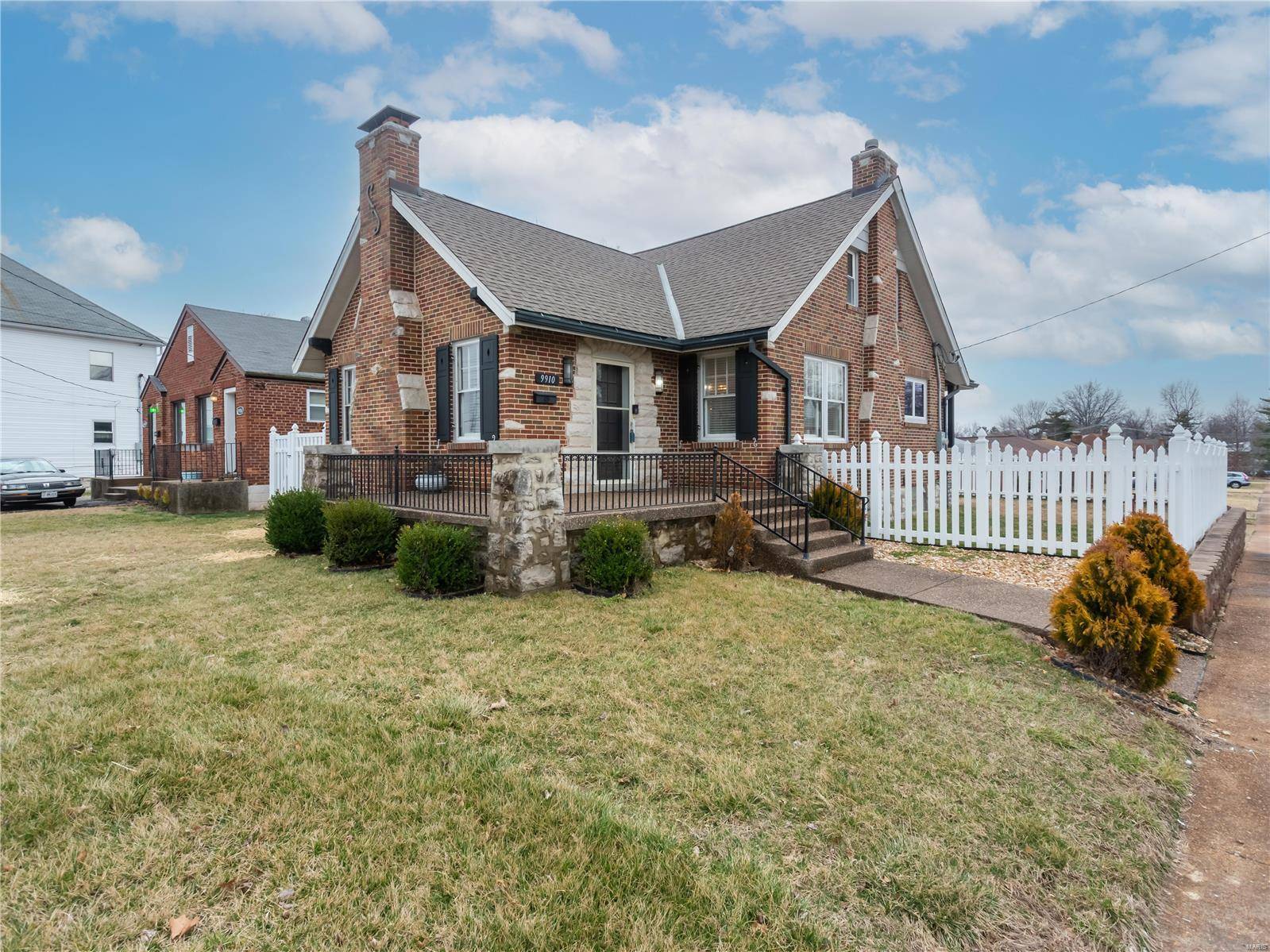9910 Gravois RD, St Louis, MO 63123