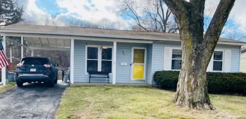 5241 Ville Rosa LN, Hazelwood, MO 63042