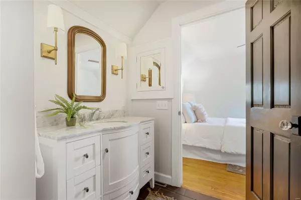 Webster Groves, MO 63119,8564 Big Bend BLVD