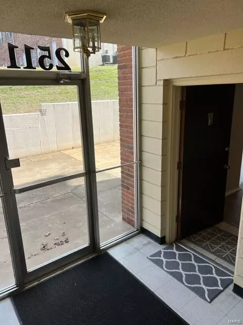 St Louis, MO 63125,2511 Senator CT #B