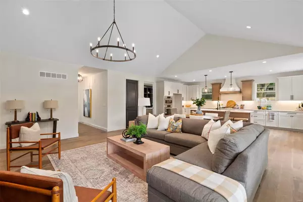 St Louis, MO 63131,1031 Nana LN