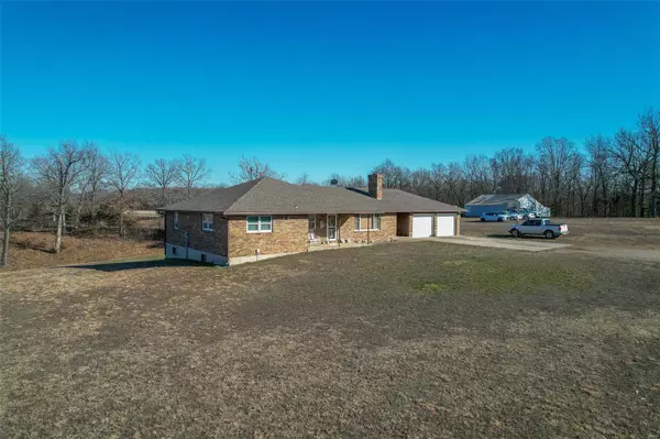 27528 Missouri DR, Lebanon, MO 65536