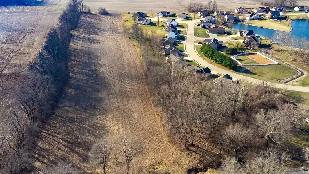 8938 Schmalz RD, St Jacob, IL 62281