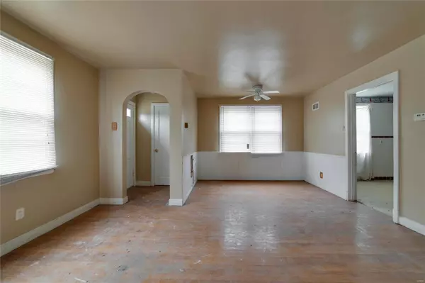 St Louis, MO 63137,10065 Stimson DR