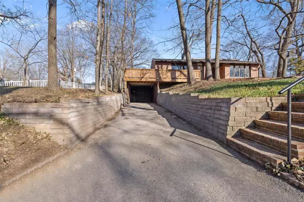 Warson Woods, MO 63122,1122 Dunwoody DR