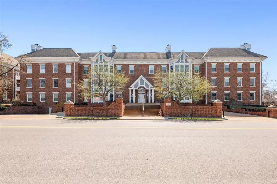 440 E Lockwood AVE #201, Webster Groves, MO 63119