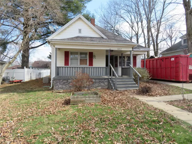 1067 9th ST, Charleston, IL 61290