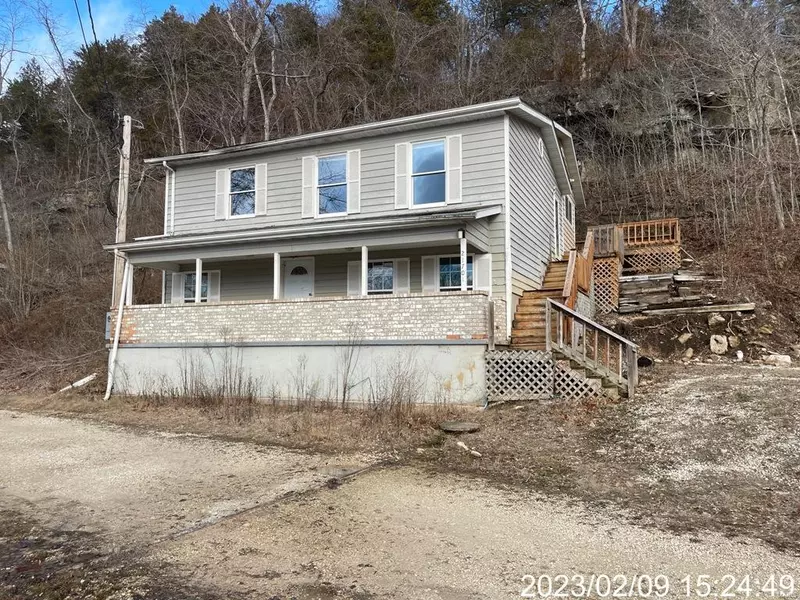 21701 Private Drive 8496, Newburg, MO 65550