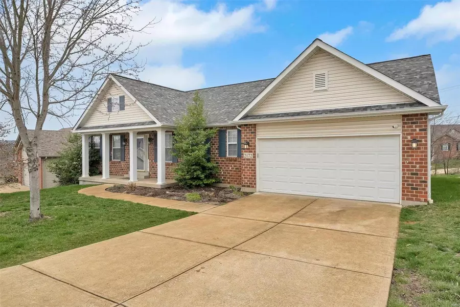 2172 Oakglen ST, Imperial, MO 63052
