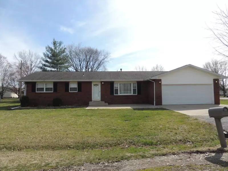 4 Wacker DR, Altamont, IL 62411